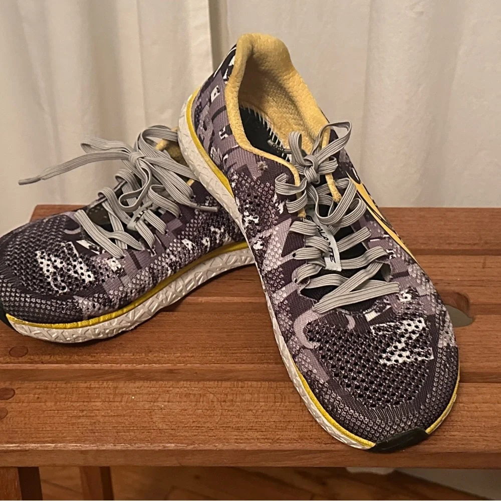 Altra Women's Escalante Racer-Gray and Yellow Athletic Shoes. No insole. - Picture 2 of 2